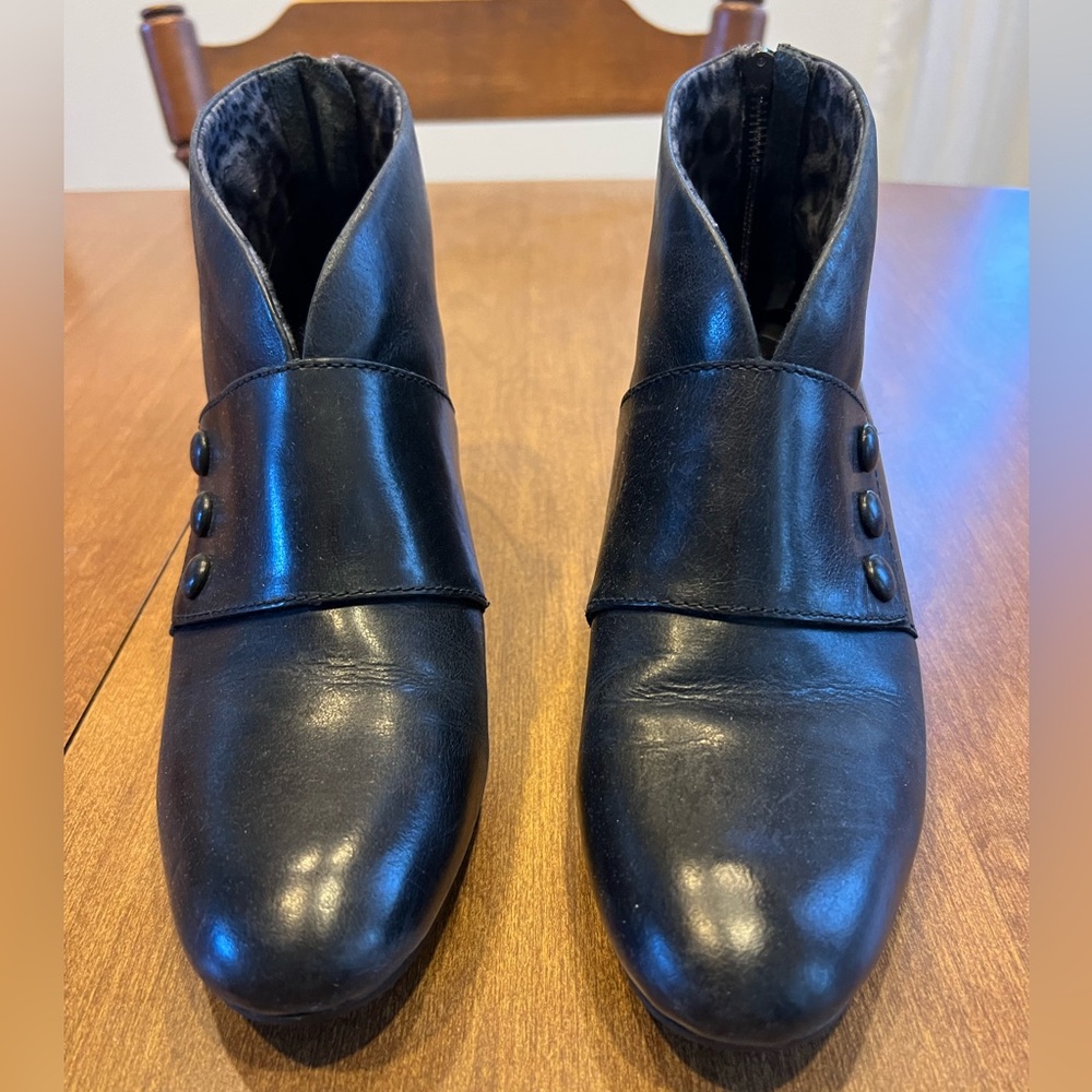 Born Jessen Navy Blue Leather Women's Ankle Heeled Booties Size US 9 EU 40.5